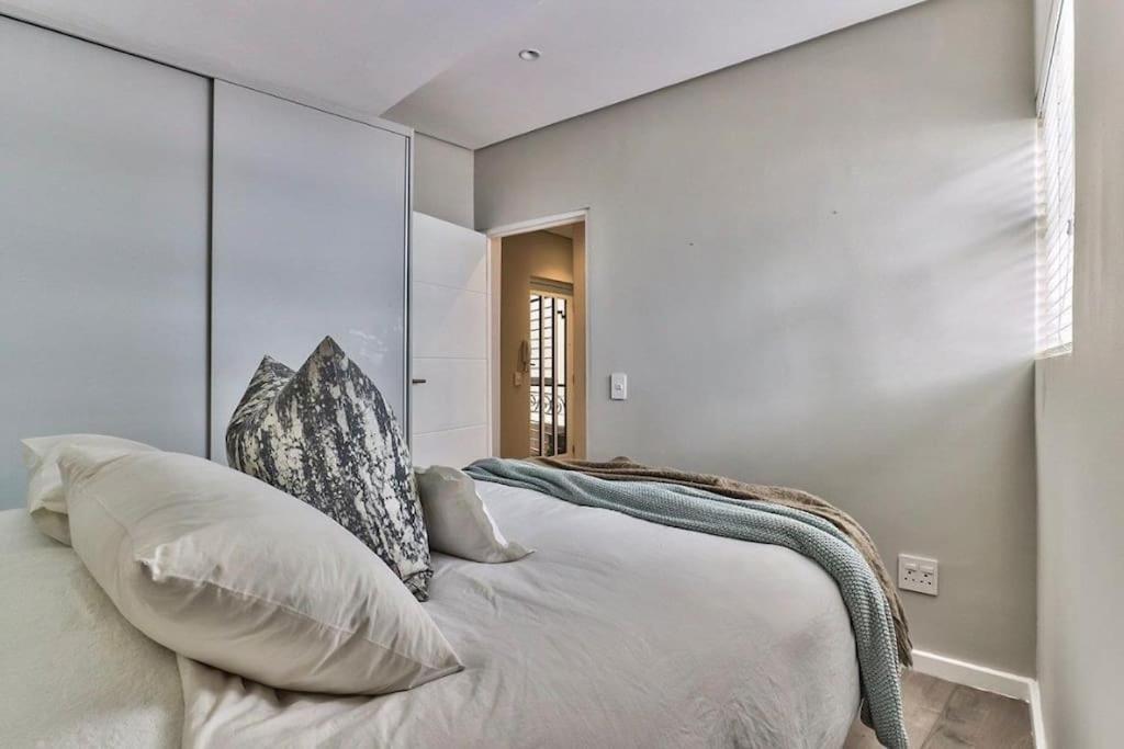 Apartment Beachfront Gem With Generator