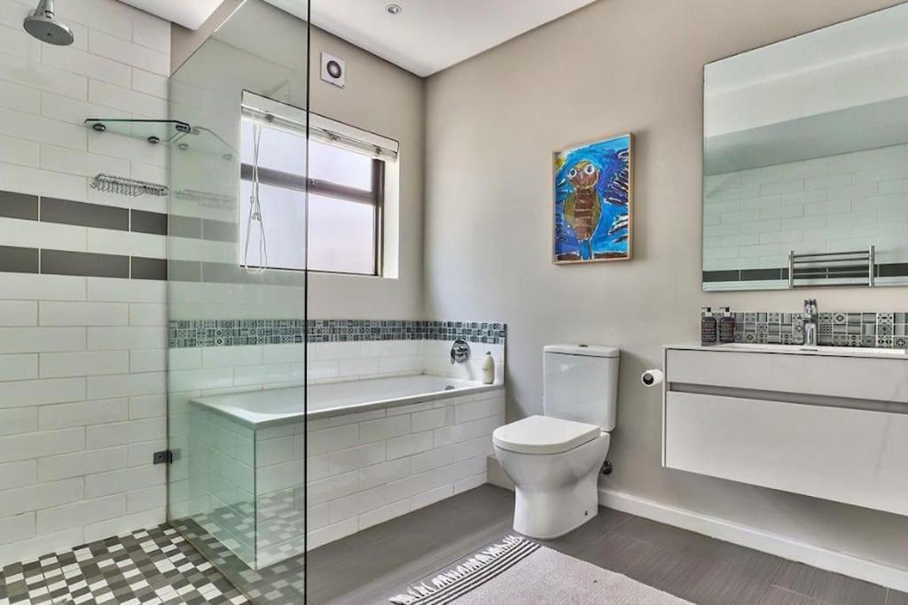 Beachfront Gem With Generator Apartment Cape Town